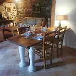 Le Petit Chai Niche Sous La Cite,